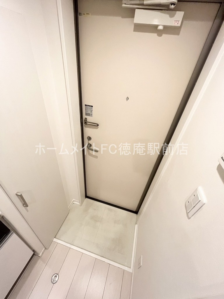 東大阪市鴻池町２丁目のアパートの玄関