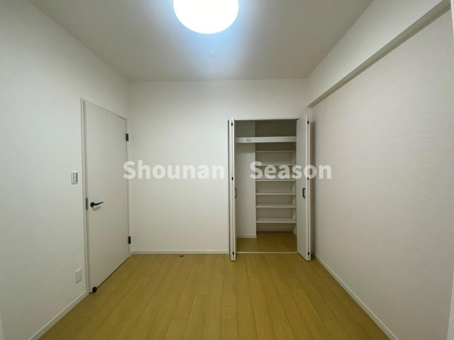 【洋室】 | 食べこぼしもサッと拭き取れるフローリング・3LDKの間取りプラン◎
大切なペットの飼育（２匹）も可能です♪