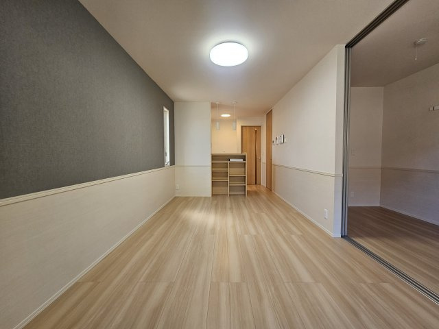 サニーDハウス芝町イーストE棟の居間・リビング