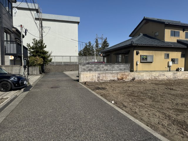 東区桃山町2丁目　売地の前面道路含む現地写真