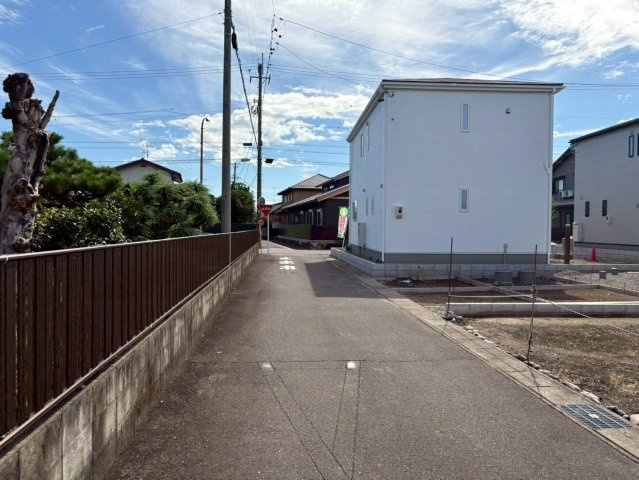 リーブルガーデン　江南市宮後町西屋敷（古知野東小学校前）　全3区画分譲の前面道路含む現地写真|■前面道路　■ヤマダ不動産　株式会社リライフ　
■夢のマイホーム購入をフルサポートします！