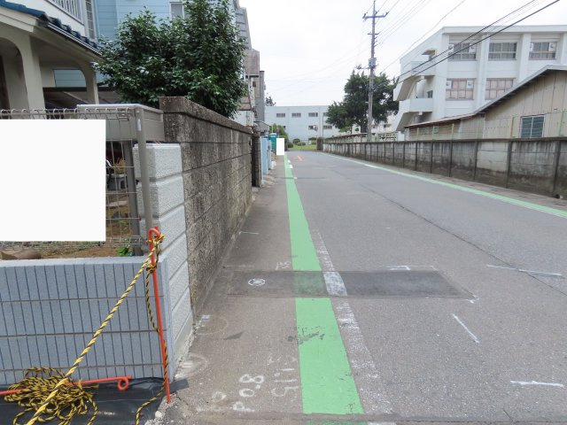 坂戸市千代田売地の前面道路含む現地写真