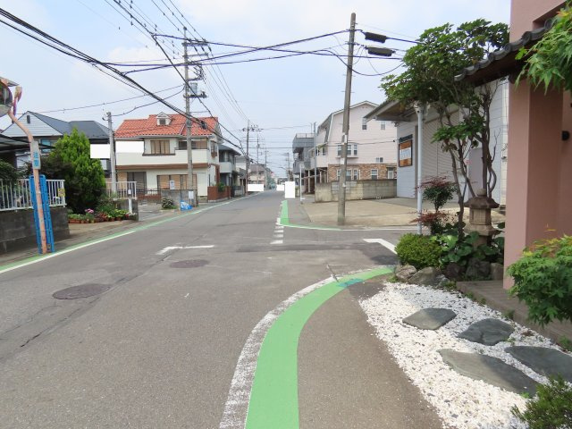坂戸市千代田売地の前面道路含む現地写真