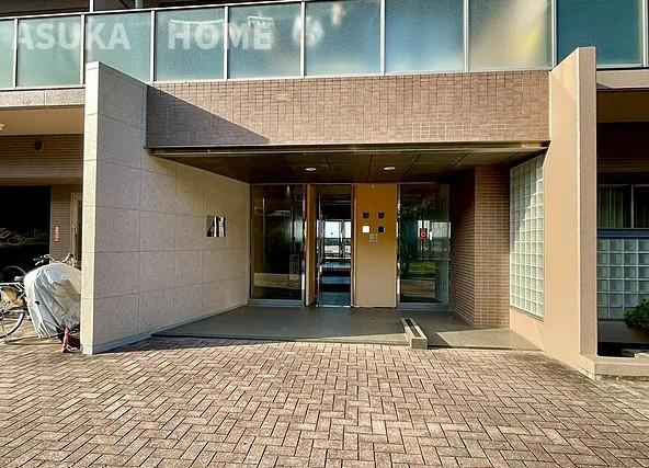 スタンレーヒルズ横浜小机のエントランス|ゆとりのあるエントランスです