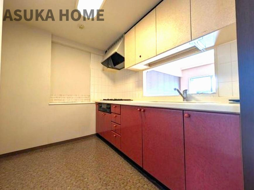 スタンレーヒルズ横浜小机のキッチン|リビングが見渡せるカウンターキッチン、お料理をしながら大切な家族との会話も楽しめそう家族のコミュニケーションが生まれそうなキッチンですね♪