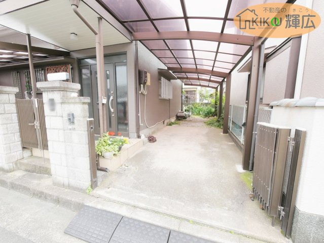 加古川市西神吉町岸　中古戸建の駐車場