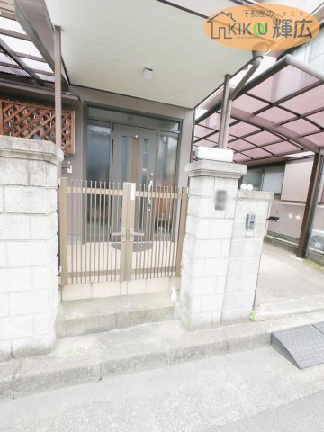 加古川市西神吉町岸　中古戸建の玄関