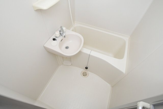 レオパレスひばりの浴室|「同タイプの部屋の写真です」「現況優先」