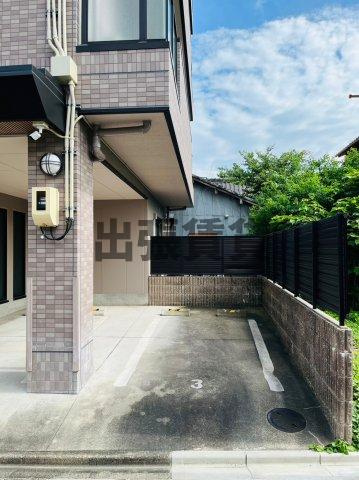 仲介手数料０円！！シーズンコート六番町の駐車場