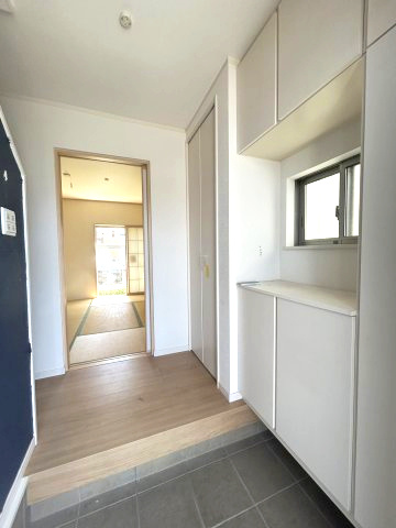 川口市里　中古戸建の玄関