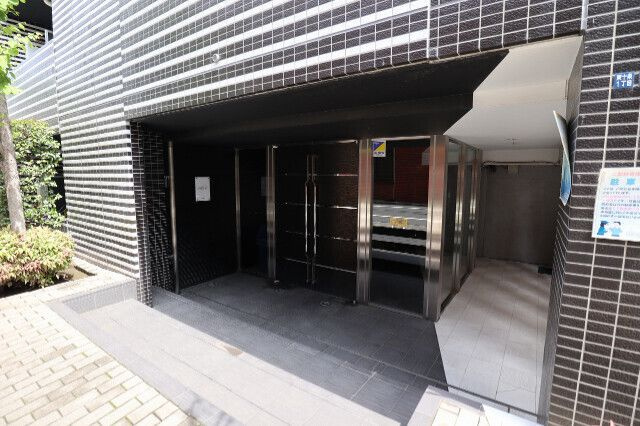 グラントゥルース東十条のエントランス