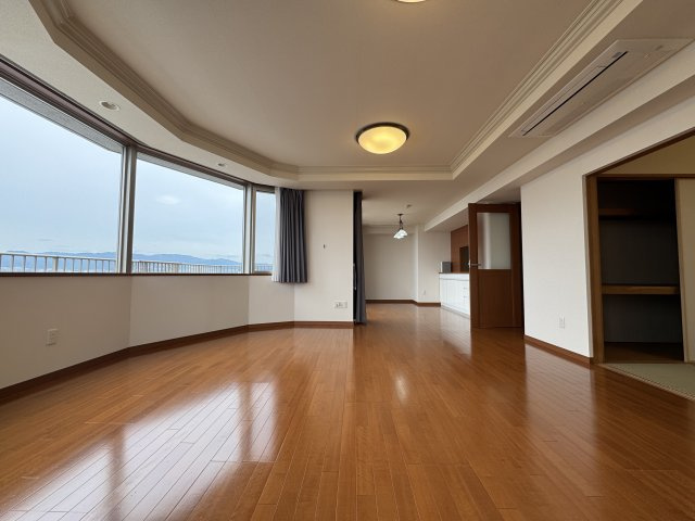 グランドメゾン万博公園南の居間・リビング