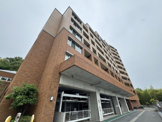 グランドメゾン万博公園南の外観