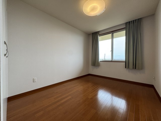 グランドメゾン万博公園南の洋室