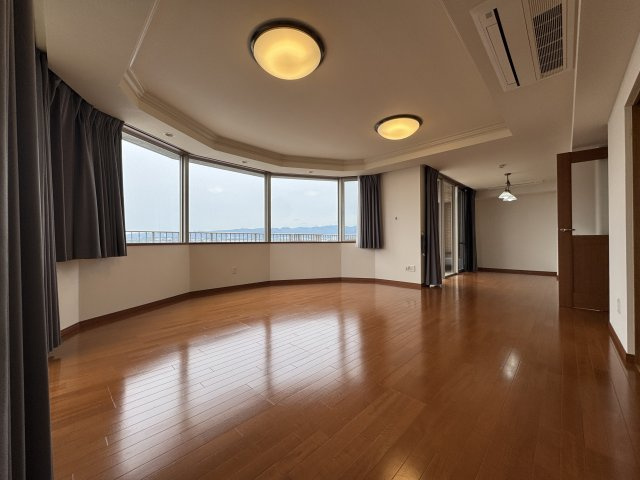 グランドメゾン万博公園南の居間・リビング