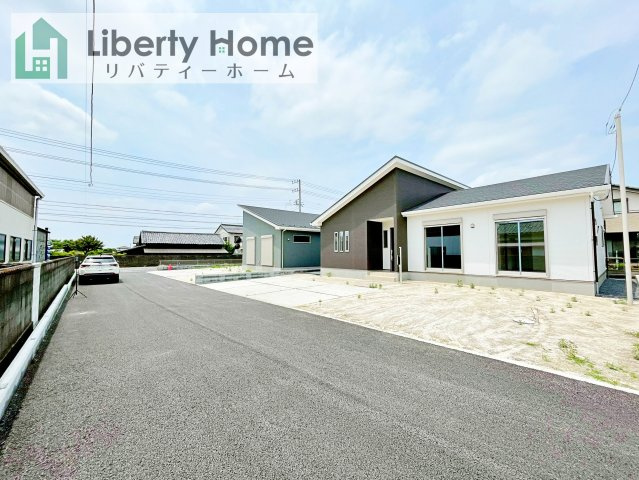 つくば市今鹿島　新築戸建　2号棟の前面道路含む現地写真