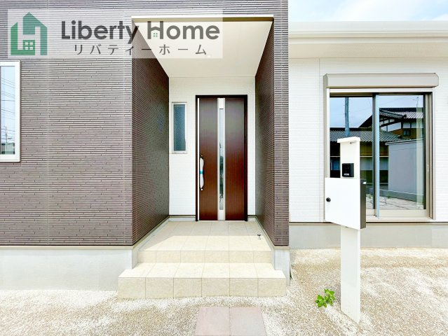 つくば市今鹿島　新築戸建　2号棟のエントランス