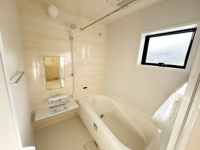【浴室】 | 川越市扇河岸　新築一戸建住宅　全1棟　(ふじみ野店) | ゆったりくつろげる1坪タイプの浴室です。