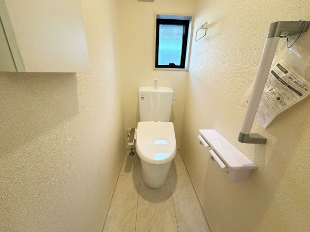 【トイレ】 | 川越市扇河岸　新築一戸建住宅　全1棟　(ふじみ野店) | 白を基調とした清潔感のあるトイレです。