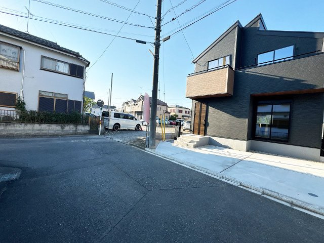 【前面道路含む現地写真】 | 川越市扇河岸　新築一戸建住宅　全1棟　(ふじみ野店) | お車並列2台駐車可能！