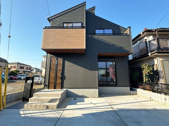【外観】 | 川越市扇河岸　新築一戸建住宅　全1棟　(ふじみ野店) | シックな外観がお洒落な住まい。南東道路に面し陽当たりも良好です！