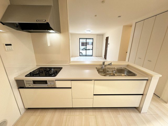 【キッチン】 | 川越市扇河岸　新築一戸建住宅　全1棟　(ふじみ野店) | 対面式のシステムキッチンです。