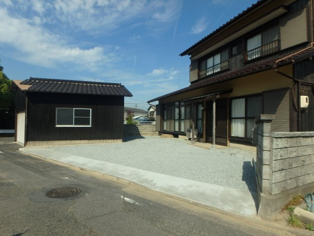 児島下の町戸建の駐車場