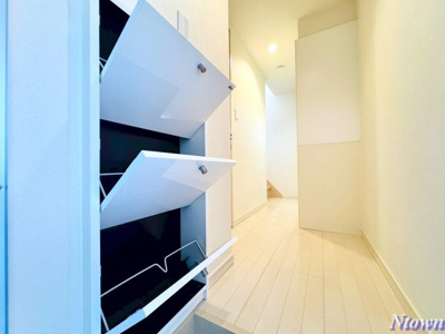 【玄関】 | ドヌールⅤ草薙 | 毎日通る玄関はこちらです