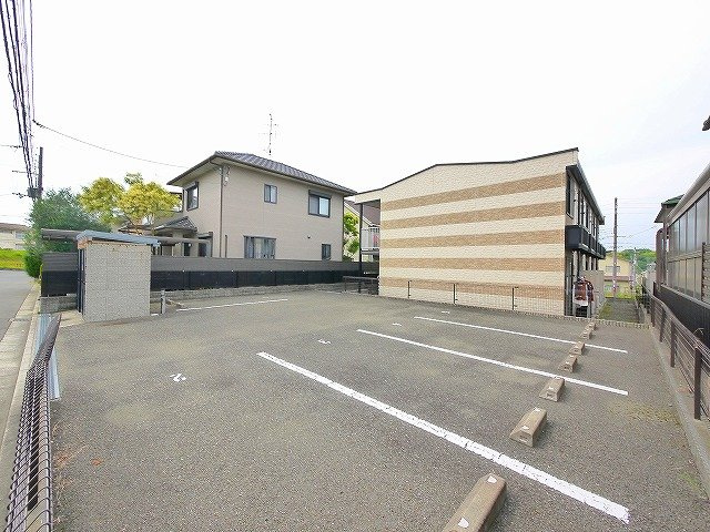 レオパレスグランファーレの駐車場