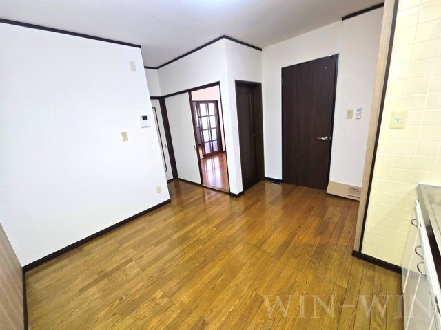 コーポラス青山の居間・リビング