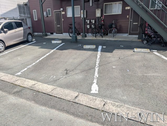 コーポラス青山の駐車場