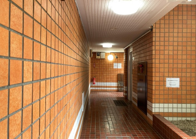 【その他共用部分】 | スターハイツ相模大野駅前 | 共用部分は、一棟の建物に住む区分所有者全員が共同で所有するとし、共用部分の管理、補修などは、区分所有者で形成される管理組合が行います。個人の判断で勝手に変更することはできませんので覚えておきましょう。