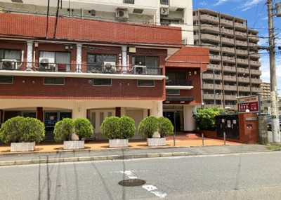 【構造・工法・仕様】 | スターハイツ相模大野駅前 | ＲＣ造、Reinforced Concreteは直訳すると補強されたコンクリートです。主に柱や梁・床・壁が鉄筋とコンクリートで構成おり、鉄筋を組んだ型枠にコンクリートを流し込んで固めたものを指します。