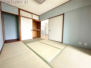 創造性や成長を促す遊びの空間を提供。学習や趣味に集中できる環境を整えます。個別のプライベートスペースは自己表現と自立心を育み、心地よい睡眠環境を整えリラックスできる場所を提供。