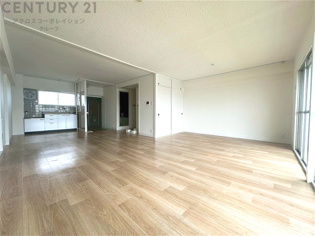 リビングダイニングは家族や友人とのコミュニケーションを楽しむ場所でくつろぎながら食事や会話を楽しめ、多目的に利用できリラックスできる空間です。家庭内の中心として機能し、快適な生活をサポートします。