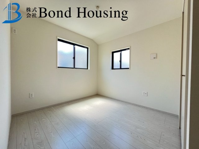 小中学校徒歩10分以内　霞ヶ丘3期1棟　新築戸建の洋室