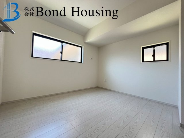 小中学校徒歩10分以内　霞ヶ丘3期1棟　新築戸建の洋室