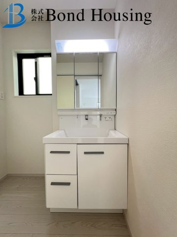 小中学校徒歩10分以内　霞ヶ丘3期1棟　新築戸建の独立洗面台