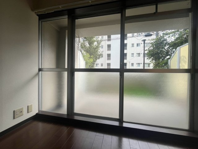 マンション塚口の内装|明るい色調の室内です