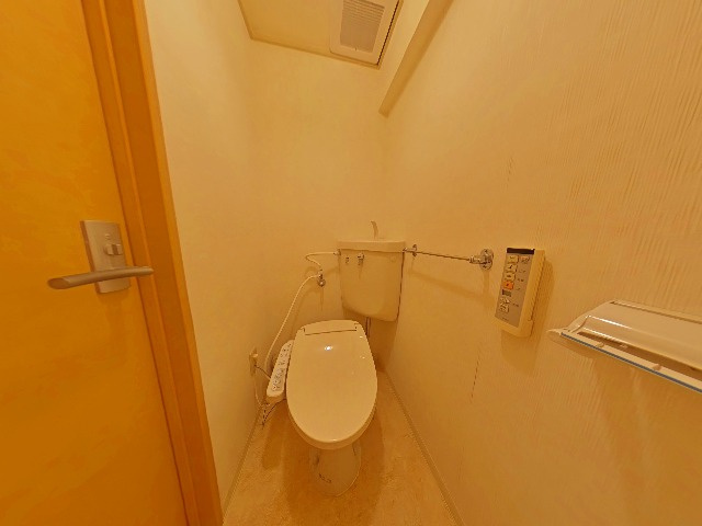 マンション塚口のトイレ|温水洗浄便座