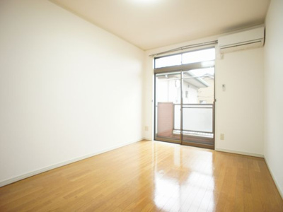 【寝室】 | コーポみどりヶ丘 | 角部屋に付き西側にも窓があり明るい♪