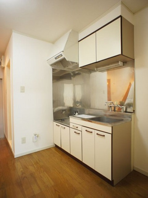 【キッチン】 | コーポみどりヶ丘 | 角部屋なので窓が付いています♪