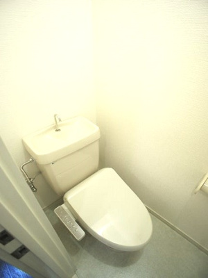 【トイレ】 | コーポみどりヶ丘 | 温水洗浄暖房便座機能付きです♪