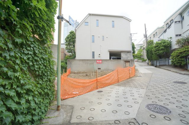 西麻布３　土地の外観|☆約24坪の現況更地
☆建築条件はございません
☆お好きなハウスメーカーで建築可能です