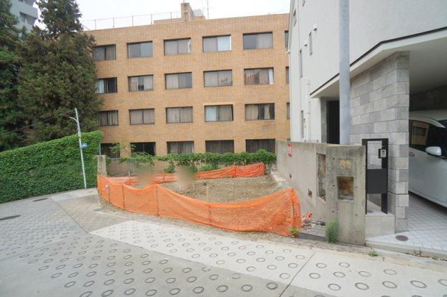 西麻布３　土地の外観|☆約24坪の現況更地
☆建築条件はございません
☆お好きなハウスメーカーで建築可能です