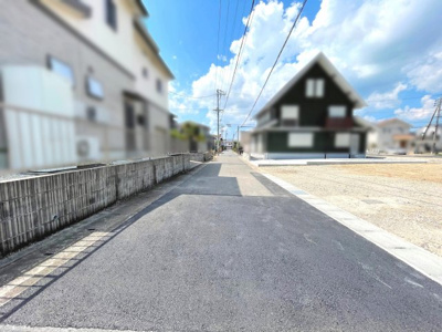 【前面道路含む現地写真】 | 亀山市南野町　２区画宅地分譲 | 前面道路