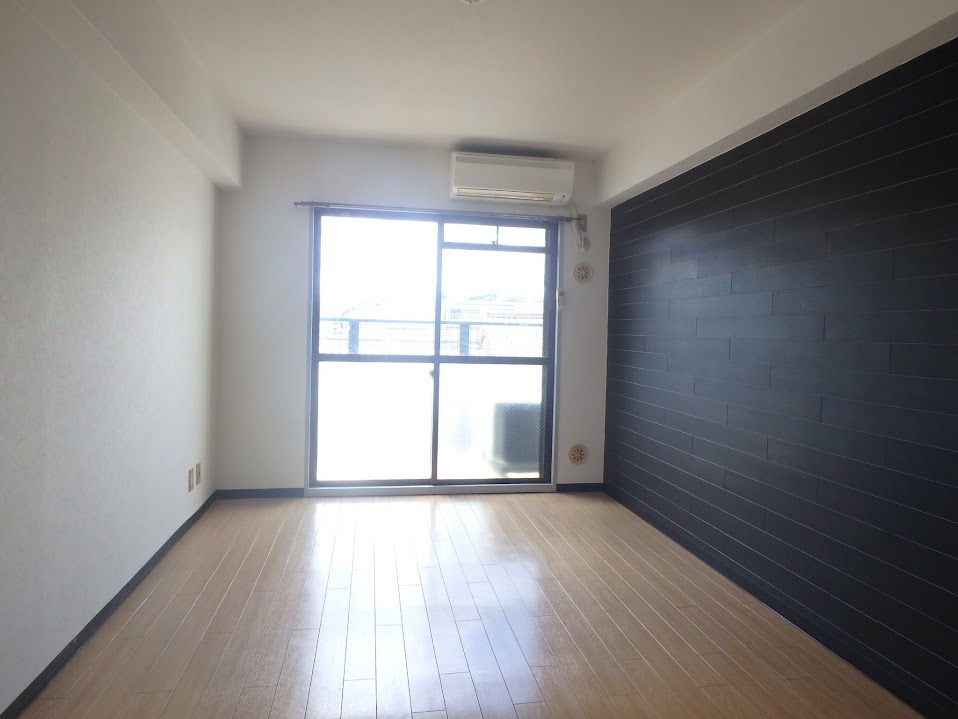 ハーベストコート二条の洋室