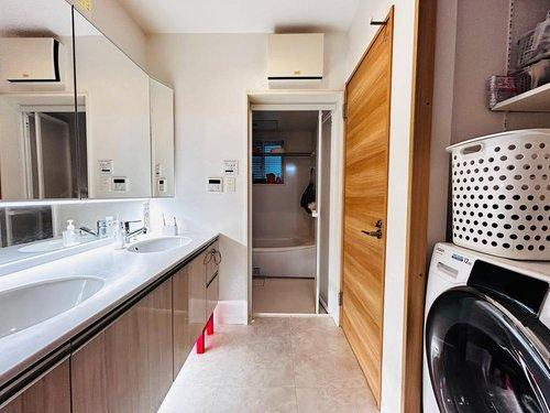 ザ・プレース首里プラチナムテラスの洗面所