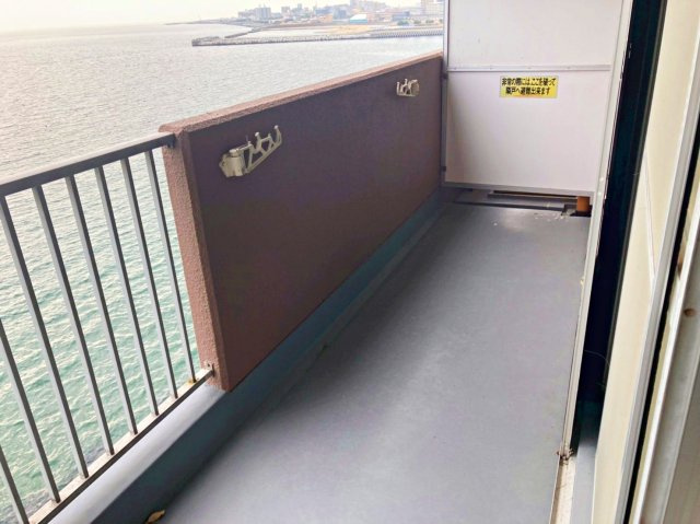 ライオンズマンション舞子のバルコニー|海の見えるバルコニーで眺望良好！
洗濯物もたっぷり干せます！