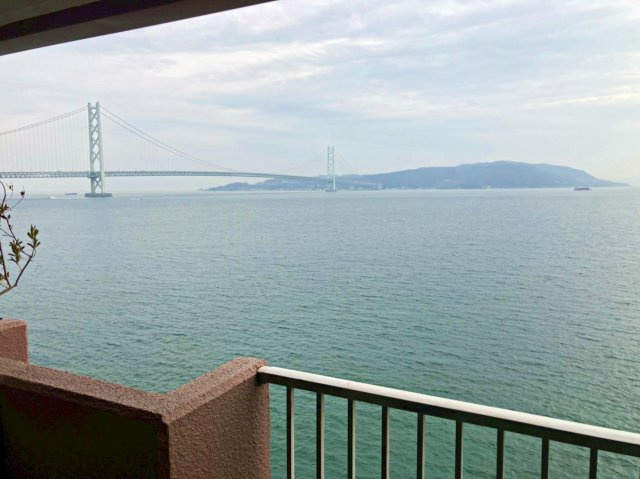 ライオンズマンション舞子の展望|明石大橋と海が見えるバルコニーです！
周りにも大きな建物もなく　　　南西向きで陽当りも良好です。